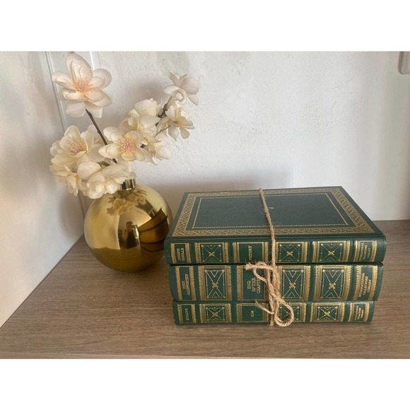 Set of Vintage Leatherbound w/Gold Foil International Collectible Books - Picture 2 of 3